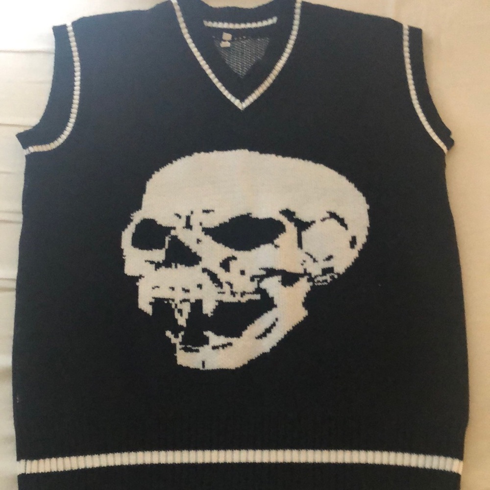 Y2K skull sweater size: S could fit a S/M